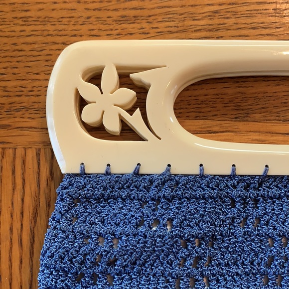 Vintage Cotton Crochet Bag Plastic Floral Handles - Picture 2 of 7